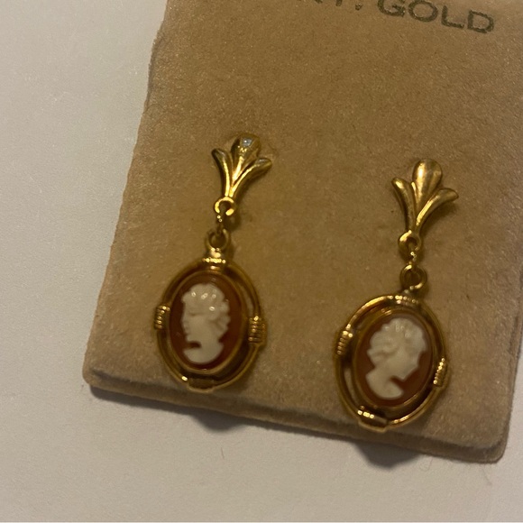 Vintage 14k gold marked cameo oval fan shell dangle post earrings as is - Picture 2 of 14